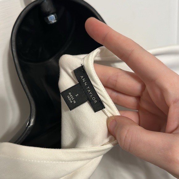 White Loft Blouse w/ Detail - Picture 6 of 6